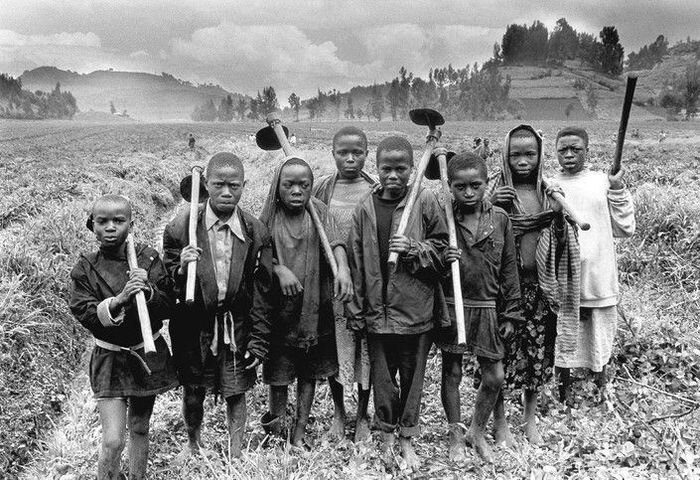 Детишки-работяги со всех уголков мира (8 фото)