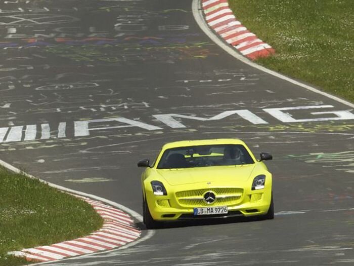Электрический суперкар Mercedes SLS AMG установил рекорд на Нюрбургринге (5 фото+видео)