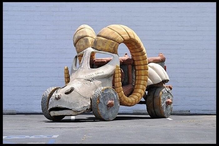 Автомобиль из фильма Флинстоуны, 1994 уйдет с молотка (8 фото)