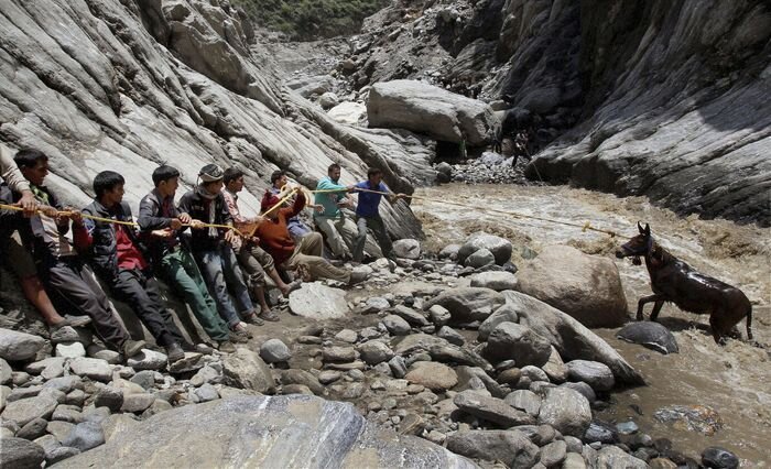 Смертоносные наводнения в Индии (28 фото)