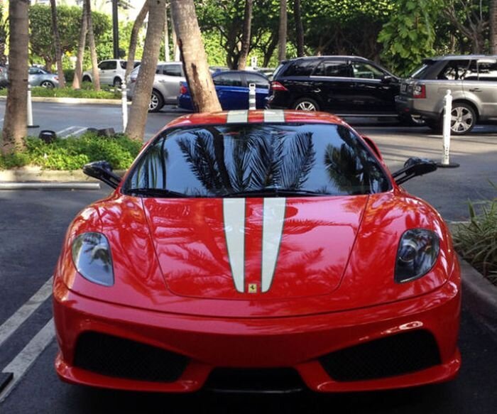 Спорткар Ferrari 430 Scuderia после аварии на скорости 300 кмч (7 фото)