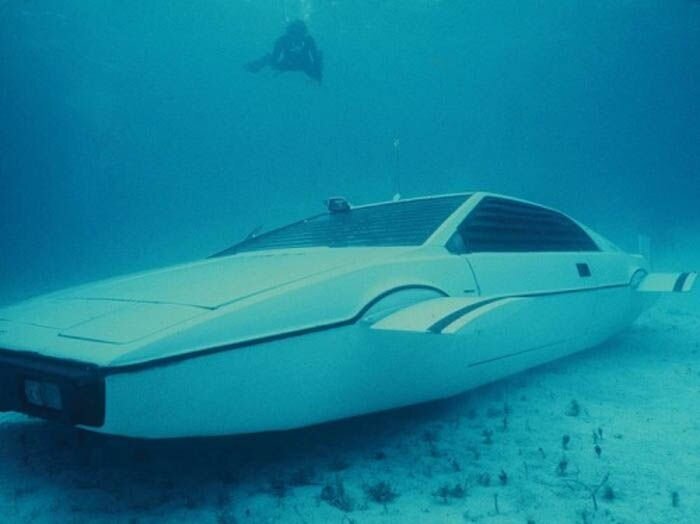 Lotus Esprit S1 Джеймса Бонда уйдет с молотка (20 фото)