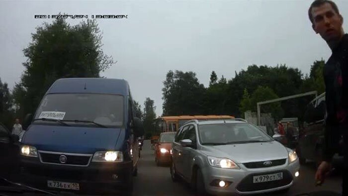 Конфликт на дороге (фото+видео)
