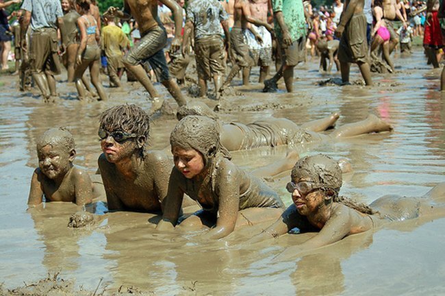 Ежегодный праздник "Mud Day" в Вестленде (18 фото)
