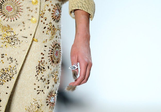 Новая мода – меховой маникюр