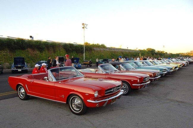 45 лет легендарному Ford Mustang (19 фото)