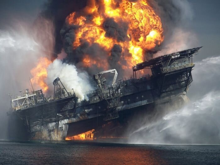 Взрыв нефтяной платформы Deepwater Horizon (8 фото)