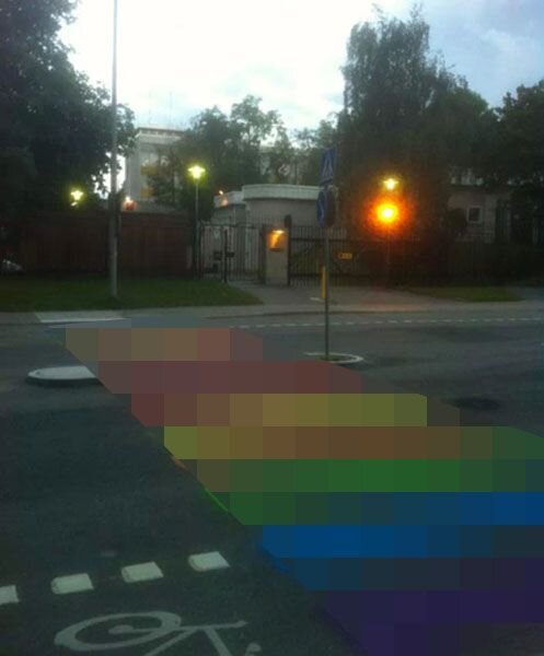 Радужный пешеходный переход (3 фото)