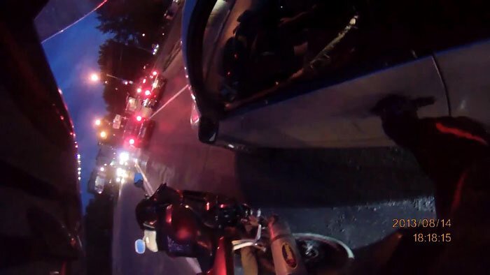 Нападение мотоциклистов на семью (видео)