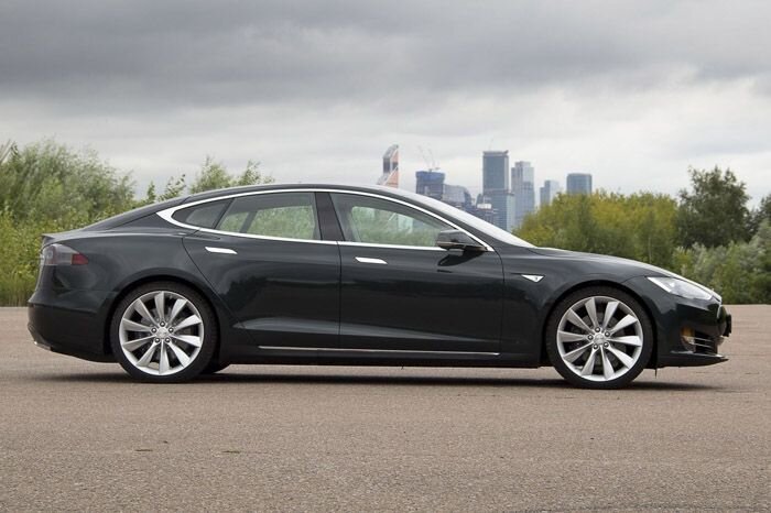 Тест-драйв Tesla Model S (14 фото)