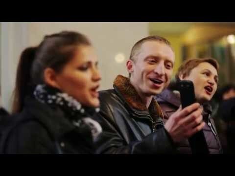 Флешмоб: На вокзале Запорожья прогремела русская песня 