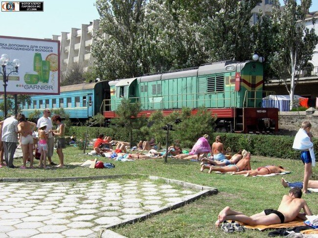 Поезда в городе (8 фото)