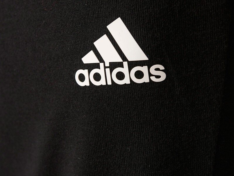 Adidas надпись