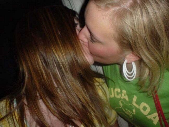 Drunk Lesbian Licking Pussy