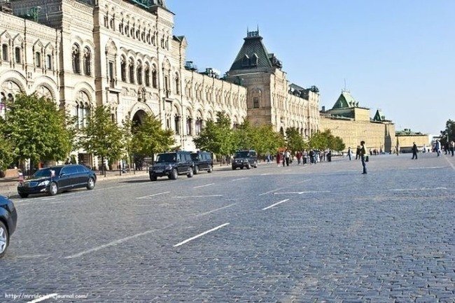 Поездка Медведева Д.А. в ГУМ (14 фото)