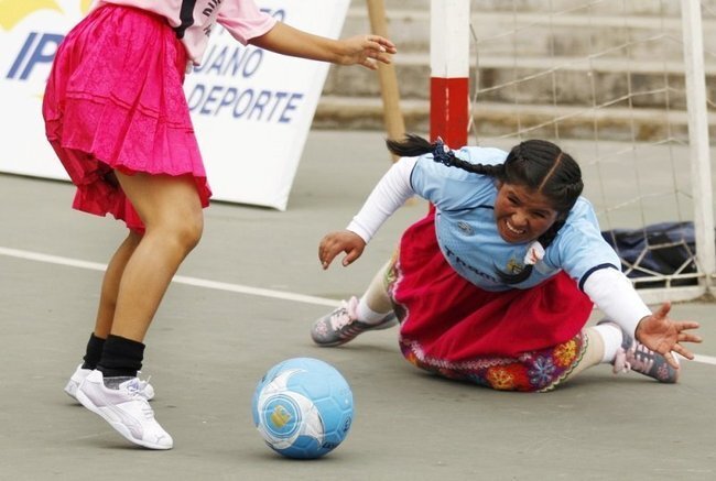 Женский футбол в Перу  (6 фото)