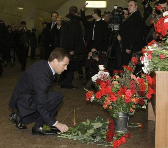 Цветы в метро (26 фото)