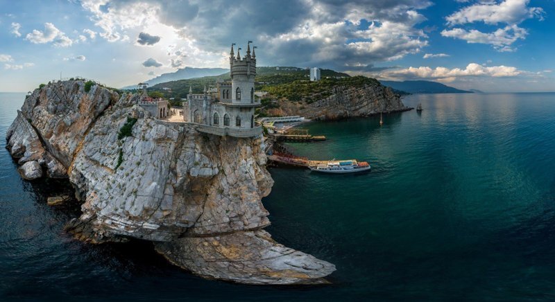 Крым за девять месяцев заработал на туризме более двух миллиардов рублей