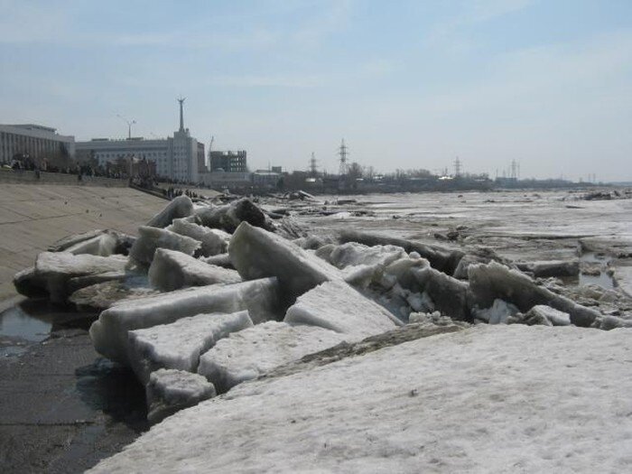 Ледоход на реке Томь (13 фото)