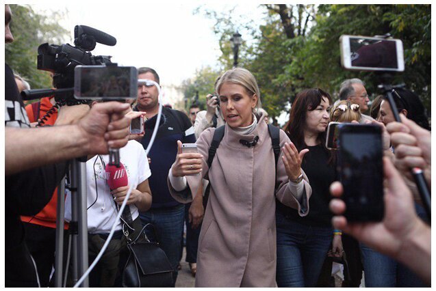 Соболь пришла на митинг, порвала глотку, а ее не задержали