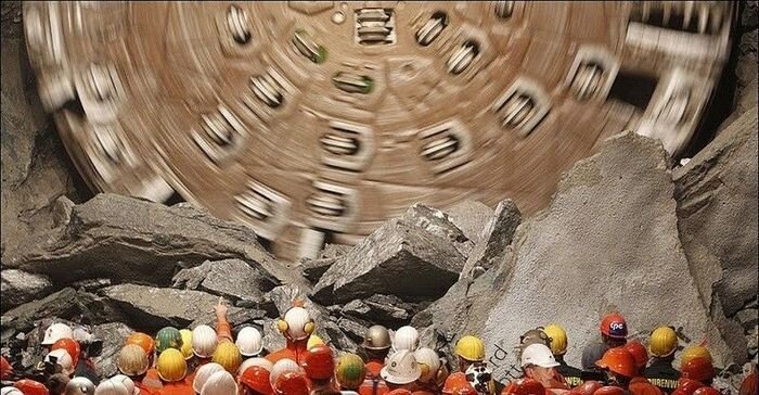 В Швейцарии построили длиннейший в мире туннель (17 фото)