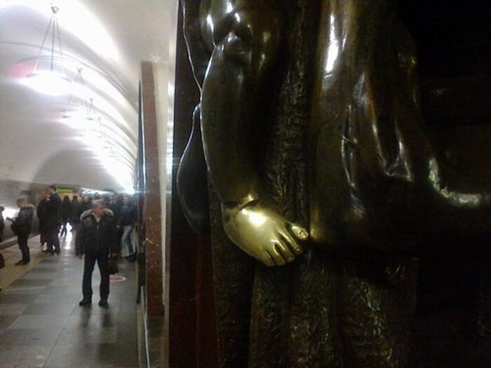 Что блестит на станции метро Площадь Революции (13 фото + текст)