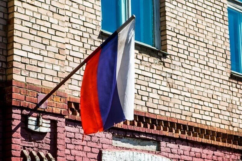 Флаг раздора и непослушное ТСЖ. История об одном из петербургских домов