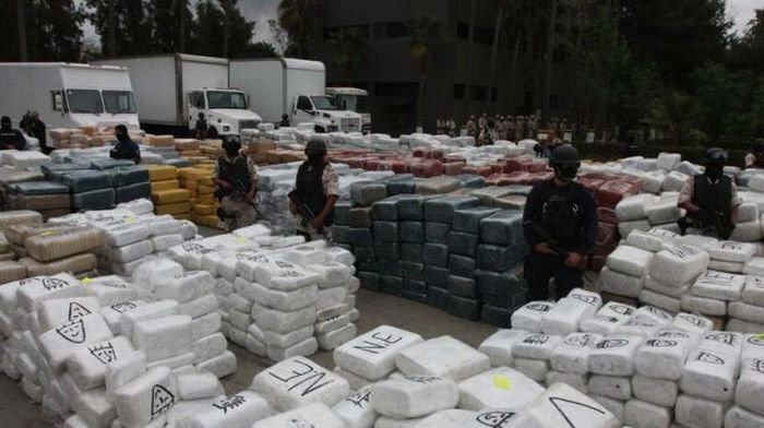 В Мексике сожгли 134 тонны марихуаны (13 фото)