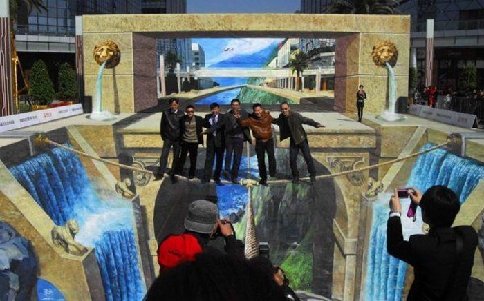 В Китае нарисовали самую большую 3D картину в мире (4 фото)