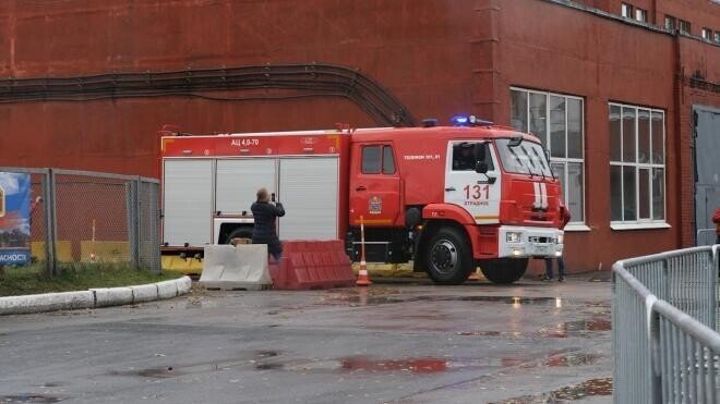 МЧС России устроили гонки на пожарных машинах в Петербурге