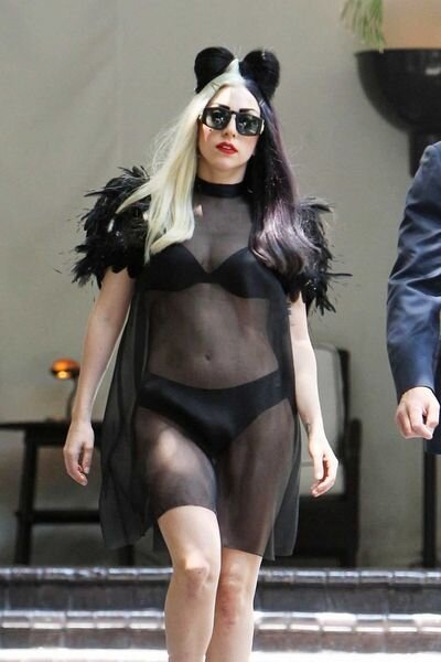 Леди Гага в экстравагантном наряде (6 Фото)