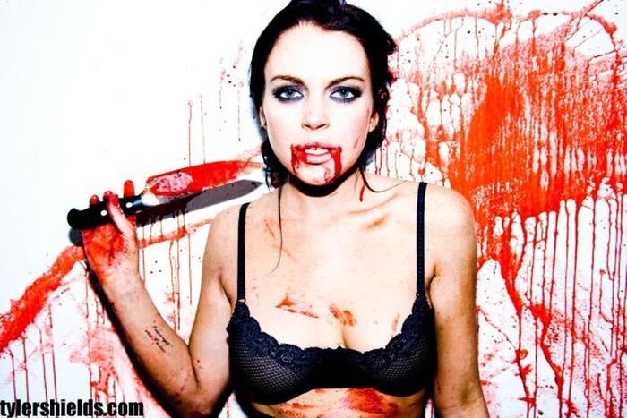 Линдси Лохан в кровавой фотосессии(5 Фото)
