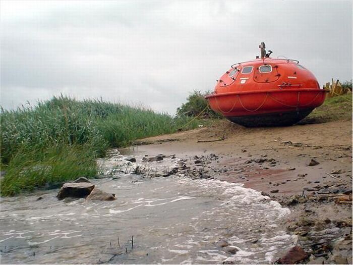 Отель в виде капсулы на воде (6 фото)