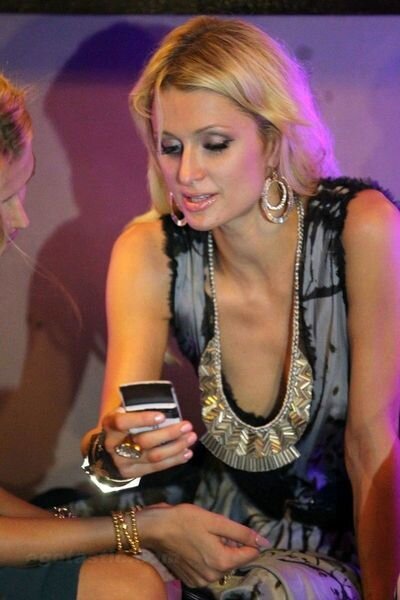 Paris Hilton в ночном клубе (6 фото)