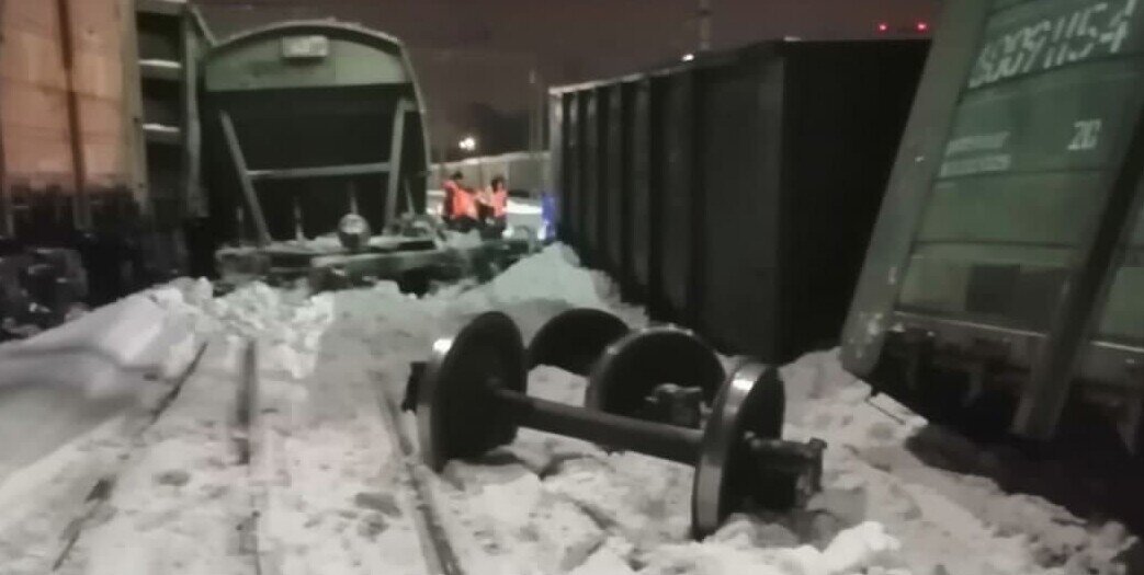 Волгоград сход вагонов. Сход вагонов в Шувакише. Сход вагонов на ноябрьские 2 2022 году. Сход вагонов Рачейка. На Филевской сход вагонов.