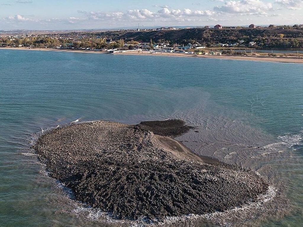 Остров в азовском море