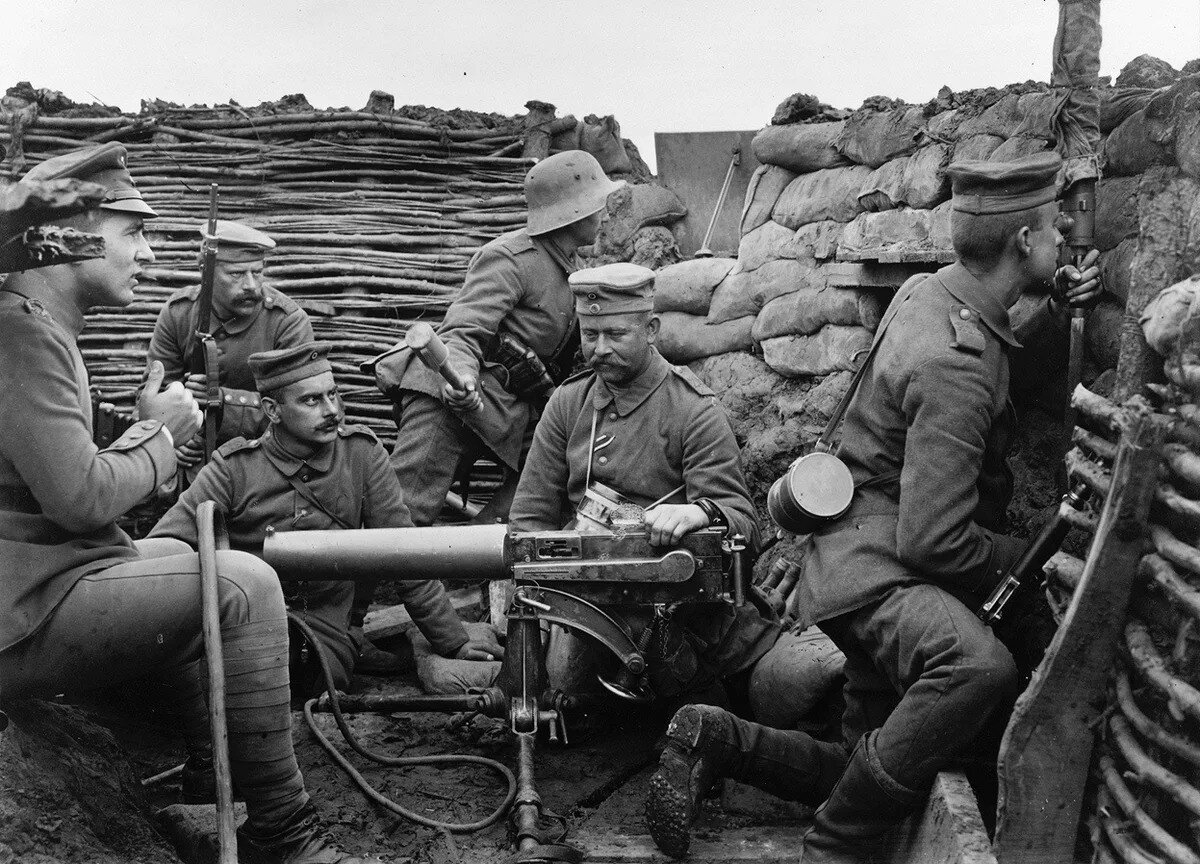 Немецкие солдаты в окопах первой мировой войны