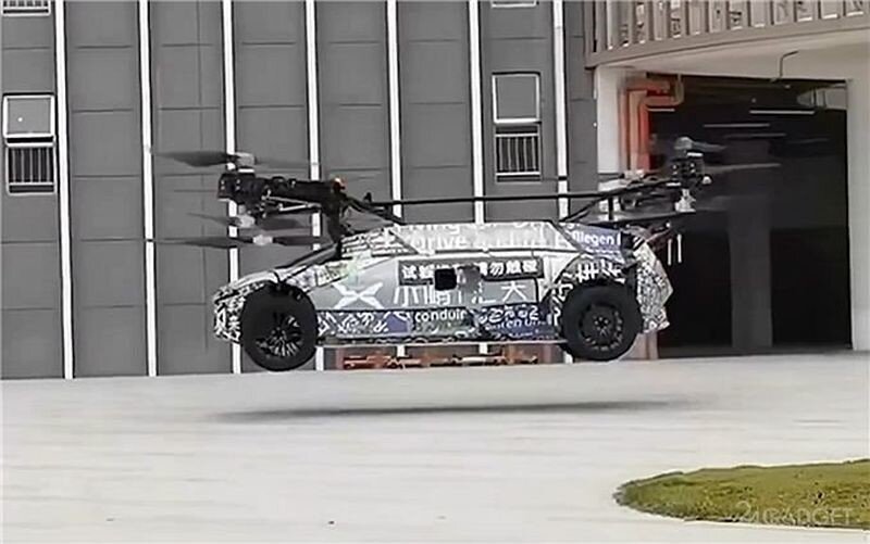 Видео с испытанием летающего автомобиля XPeng