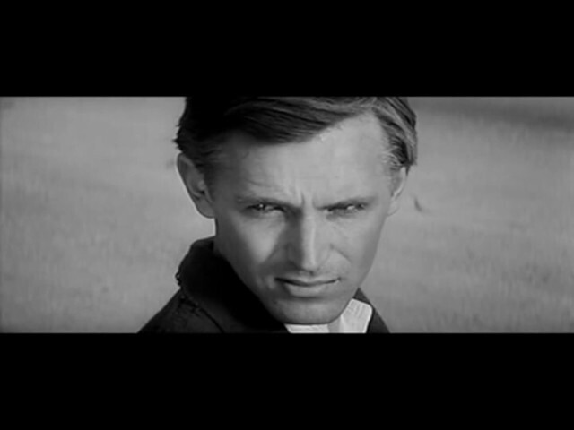 прожектор шарит по пригорку