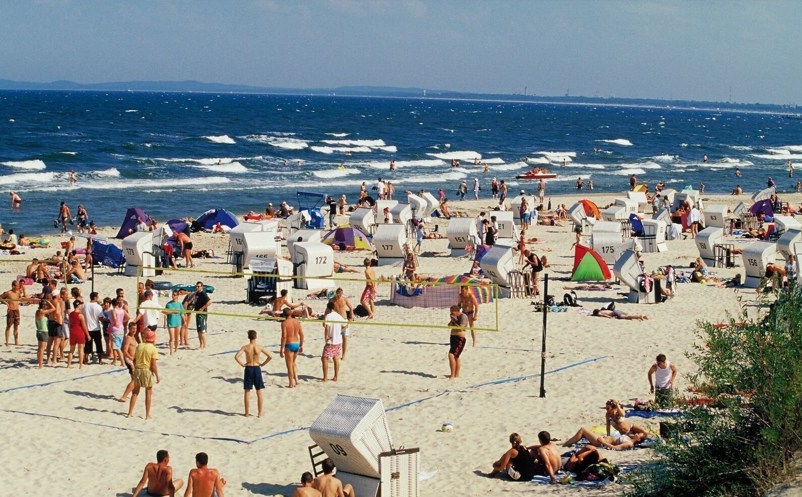 Северное море курорты. Балтийское побережье Германии Варнемюнде. Варнемюнде пляж. Берег Балтийского моря в Германии пляж Узедом. Варнемюнде Германия пляж.