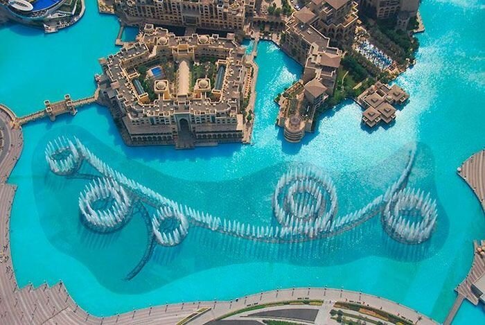 Дубайский фонтан в фотографиях (15 фото)