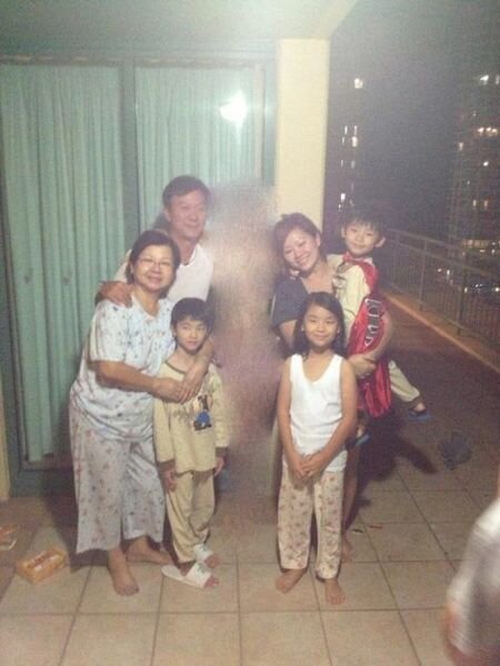 Азиатская семейная фотография (1 фото)