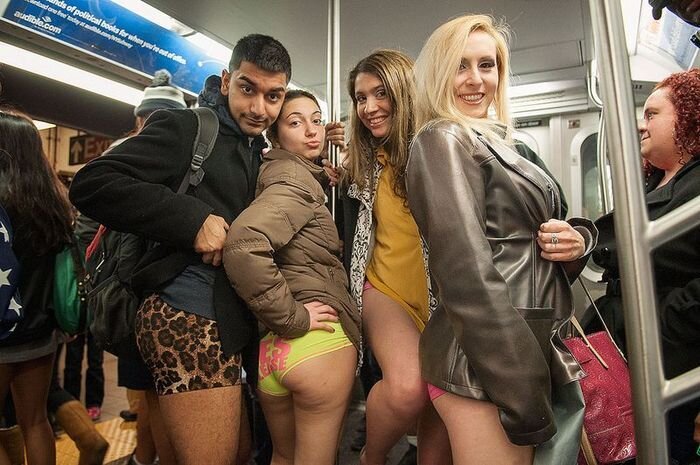 В метро без штанов 2013 (25 фото)