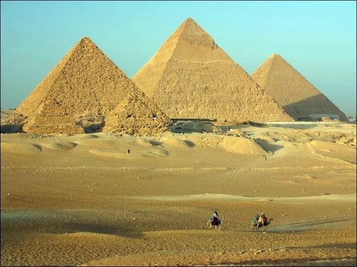 Египетские пирамиды с другого ракурса (3 фото)