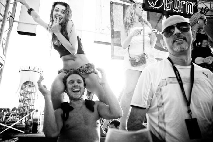 Разврат на Ибице (17 фото)