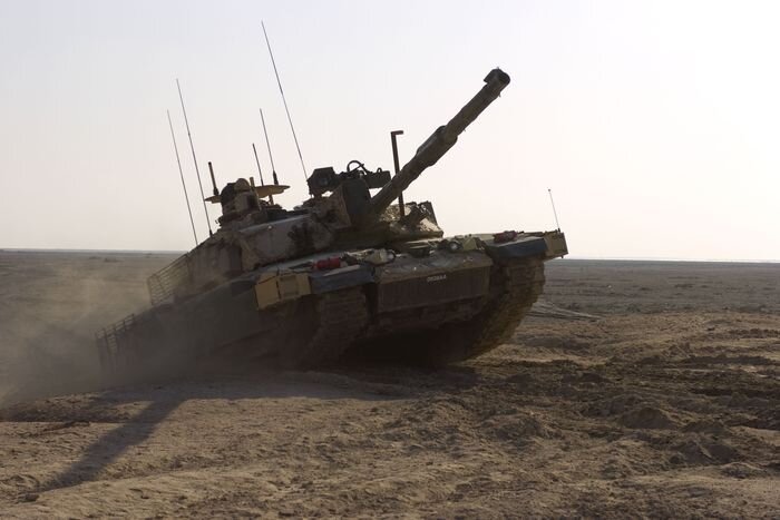 Чем укрепят российские танки (9 фото).