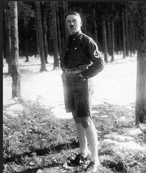 Снимки Адольфа Гитлера, которые много лет находились в специальном архиве (5 фото)