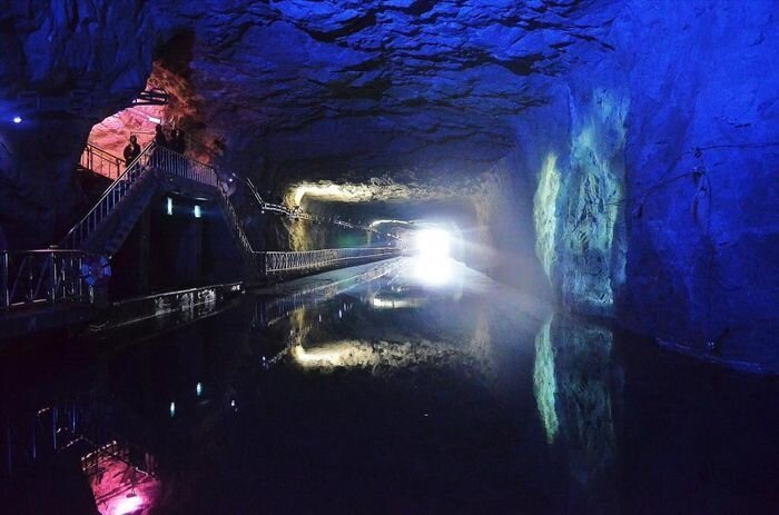 Подземная база подводных лодок в Жайшене (11 фото)