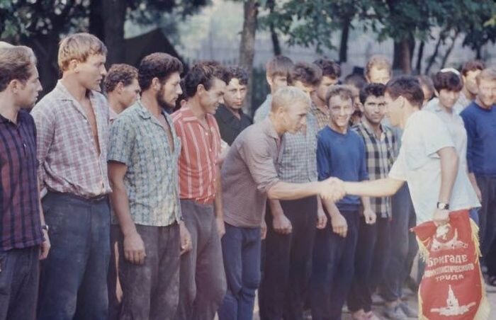 Повседневная жизнь советских людей в 60-е (29 фото)