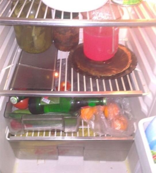 Необычная находка в холодильнике (4 фото)